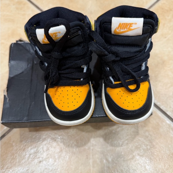 Jordan 1 retro high - Picture 3 of 5